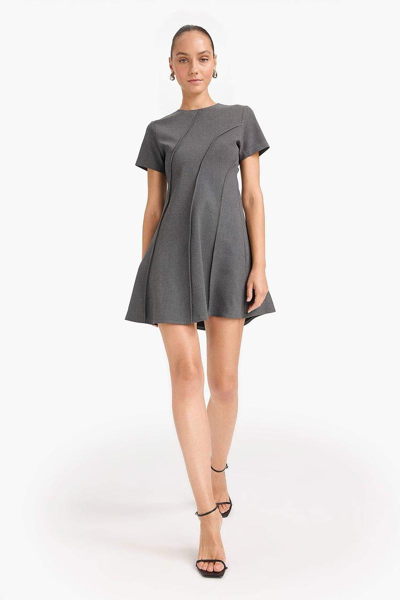 Robe Mini Structurée Évasée