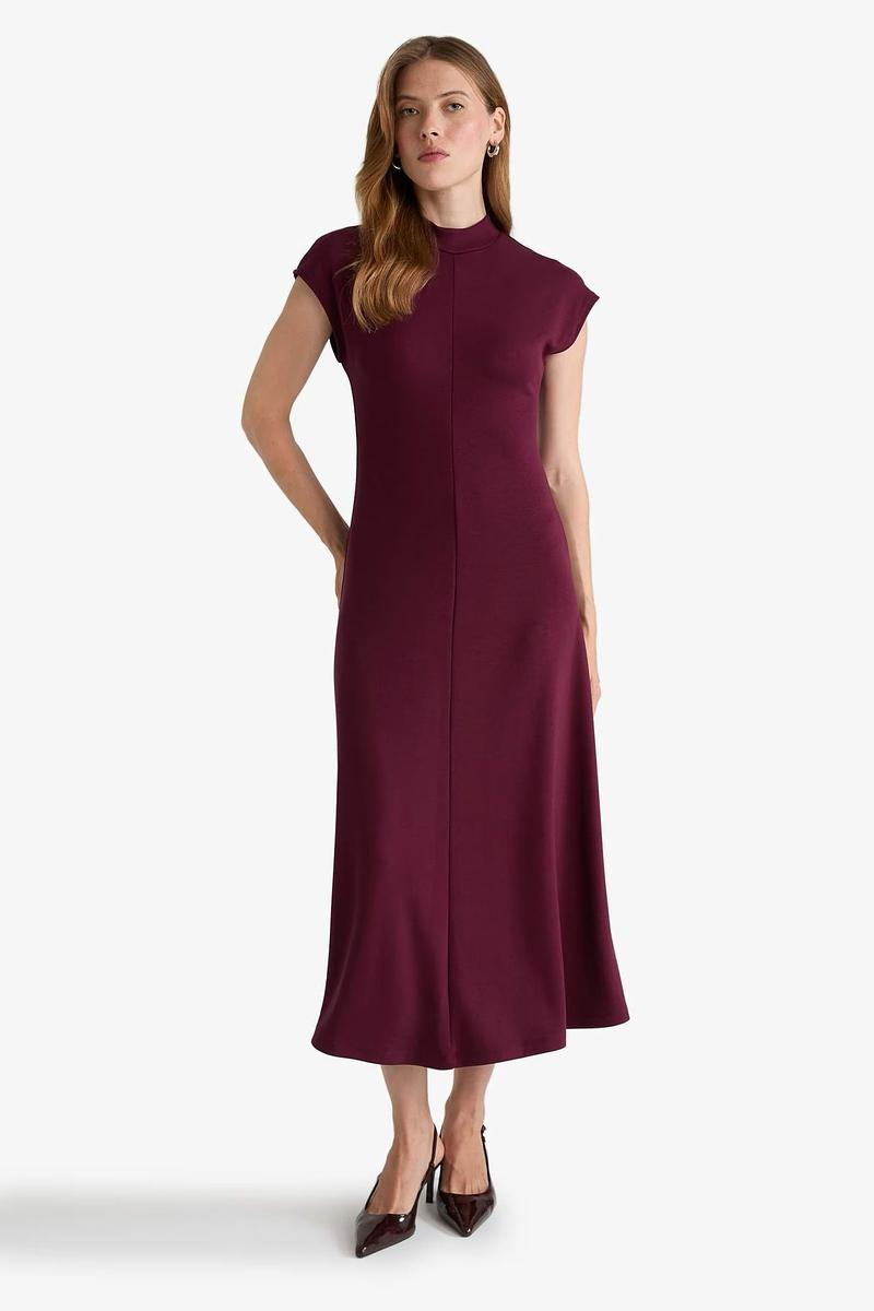 Robe Longue Col Montant Manches Courtes